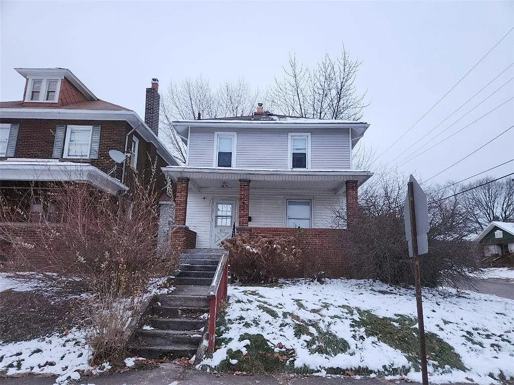 611 Spruce Ave photo 1