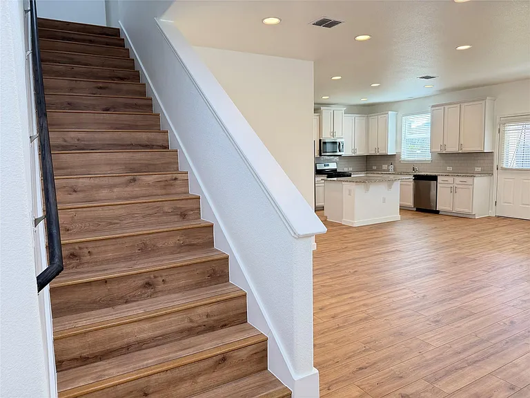 10321 Forest Grove Dr — Photo 2