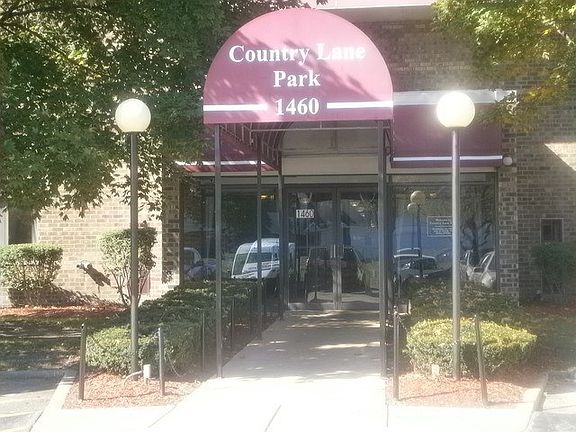 2nd image of 1460 Fairlane Dr APT 424
