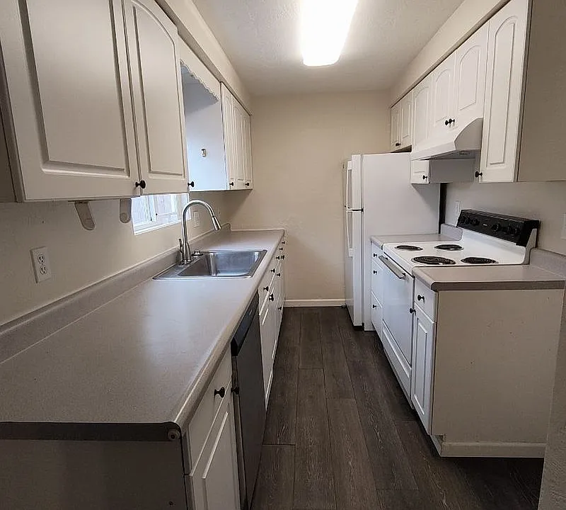 Nice Two Bedroom Duplex In Bethel Area