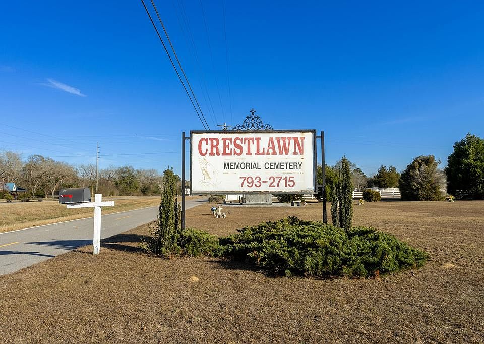 1st image of 50 Crestlawn Cir