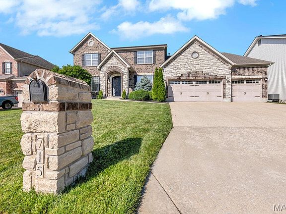 3rd image of 715 Cooper Way Dr