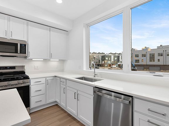 3rd image of 3022 Schirra Ln
