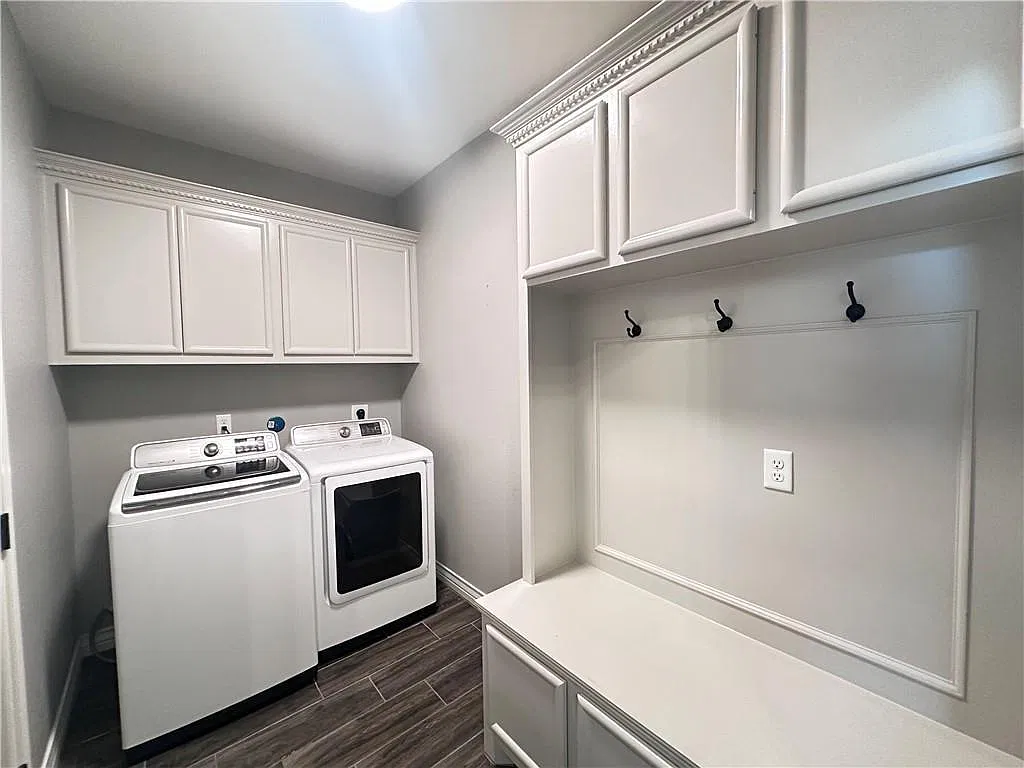 3 bed, 2.0 bath, 1894 sqft, $2,600 — Photo 4