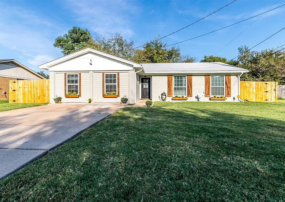 1st image of 212 NE Cindy Ln