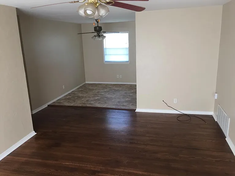 411 NE Myers Ave — Photo 7
