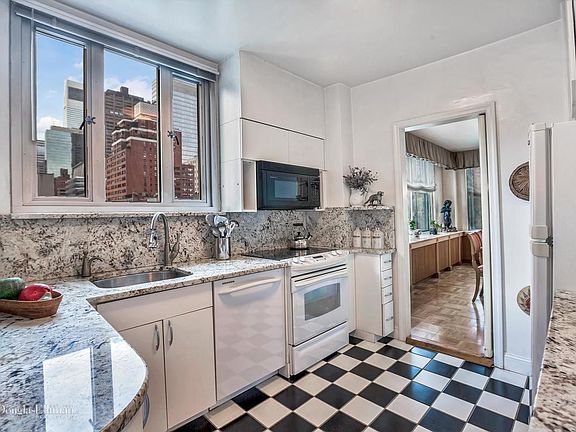 3rd image of 201 E 62nd St APT 4B