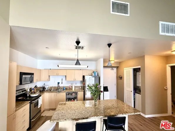 630 W 6th St APT 502, Los Angeles, CA 90017