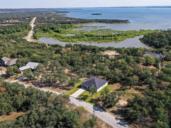 112 Hogan Pl, Bridgeport, TX 76426