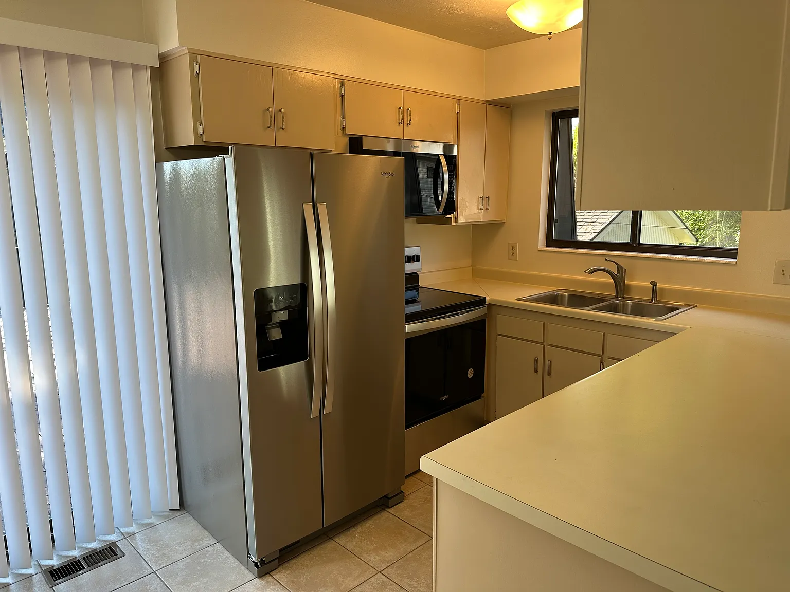 3 bed, 1.5 bath, 1600 sqft, $2,500 — Photo 3