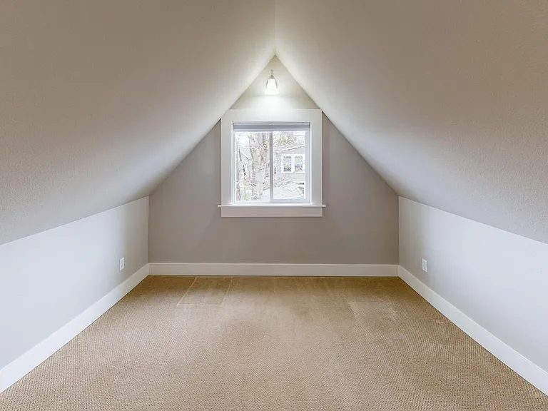 812 W Bothwell St — Photo 10