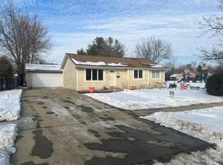 533 Manor Pl, Aurora, IL 60506