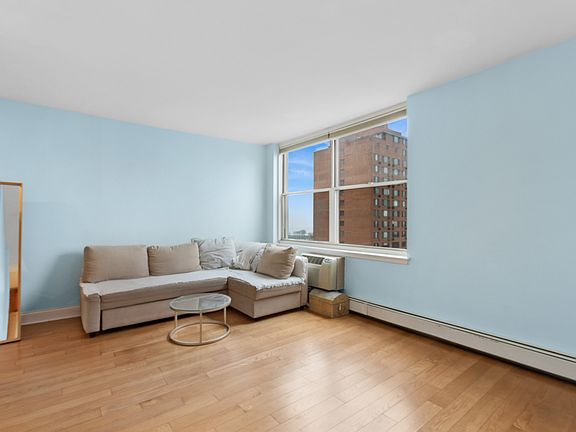 3rd image of 3033 N Sheridan Rd APT 1502