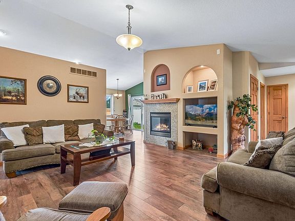 5th image of 401 Hickory Ln