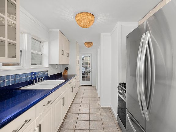 5th image of 823 Ostend Ct