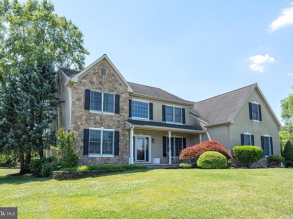 3rd image of 710 Nicole Dr