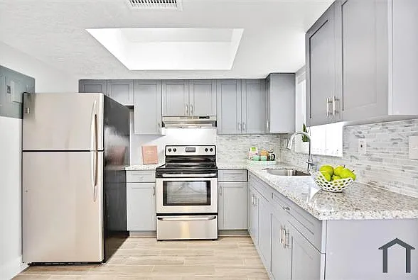 3 bed, 1000 sqft, $2,350 — Photo 4