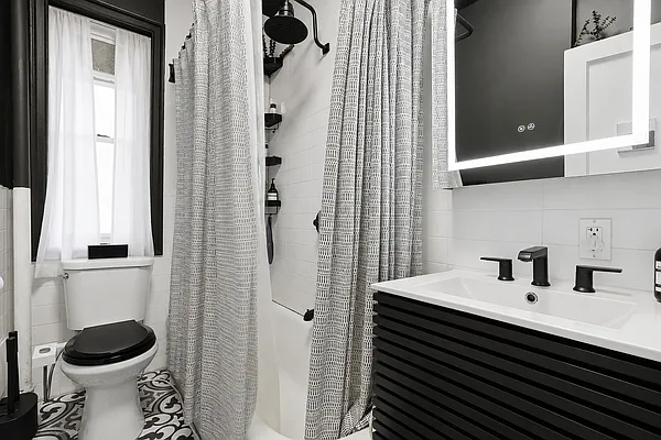 Bathroom, photo 1