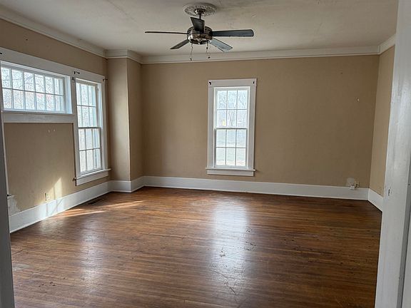 5th image of 1519 W Maine St