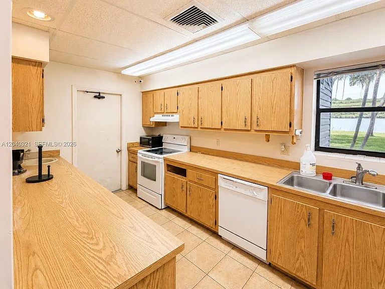 4550 NW 18th Ave #606 — Photo 39