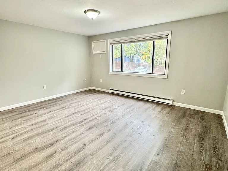 437 Sunderland Rd #J — Photo 7