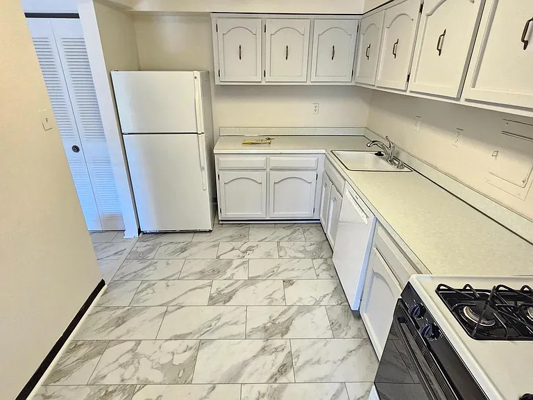 9900 Georgia Ave #310 — Photo 19