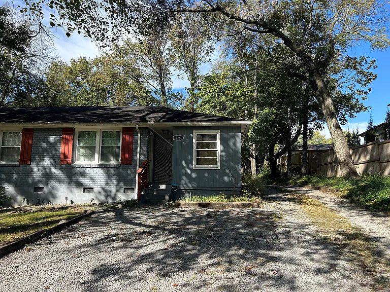 218 McKennell Dr — Photo 1