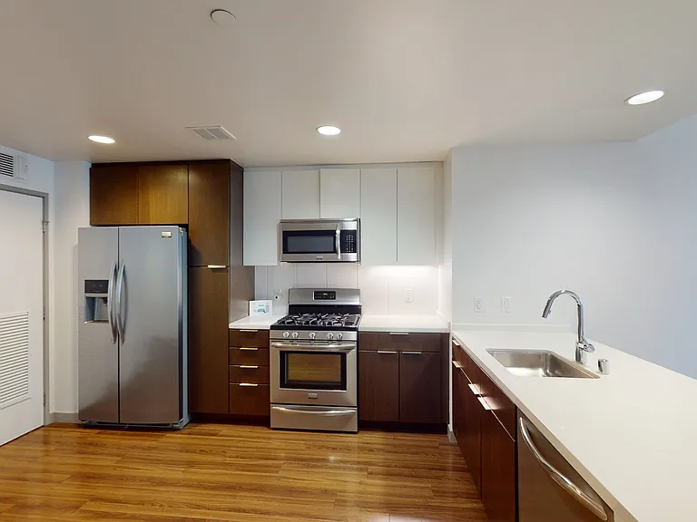 3033 Wilshire — Photo 76