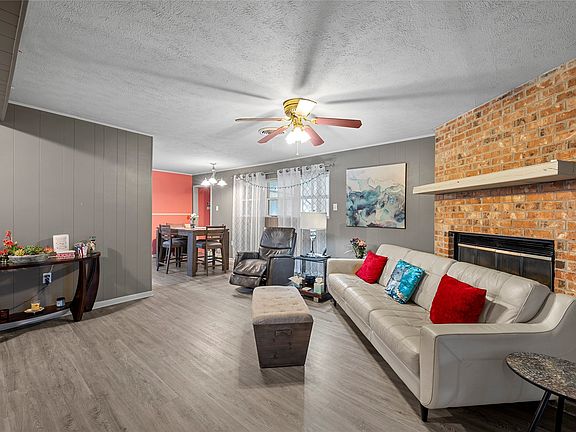 4th image of 225 Sunset Blvd