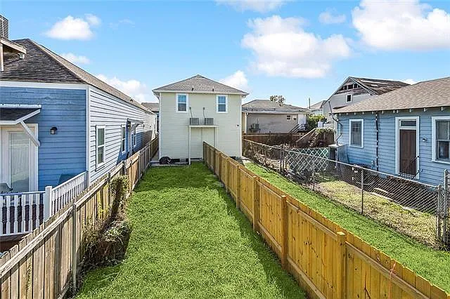 4133 Clara St — Photo 2