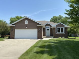 2608 Ella Ln, Yankton, SD 57078