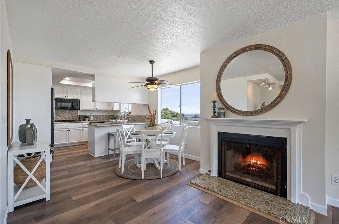 3 bed, 1216 sqft, $3,575 — Photo 1