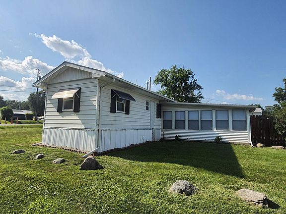 2nd image of 4205 NE 32nd St
