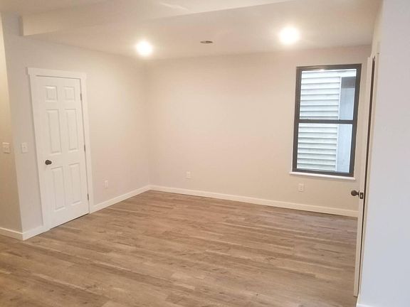 5th image of 3016-3018 7th Ave #1