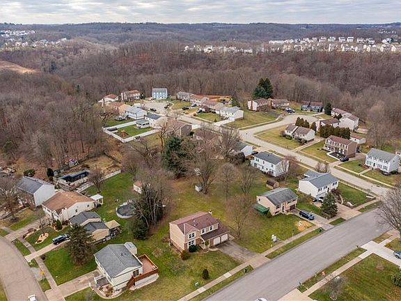 2nd image of 422 Meade Dr