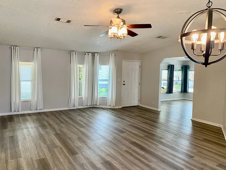 5661 SW 54th Ter — Photo 7