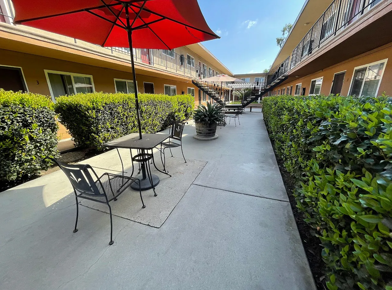 Spondee Apartments — Photo 2