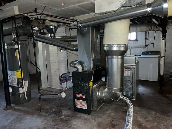 4th image of 835 Easton St
