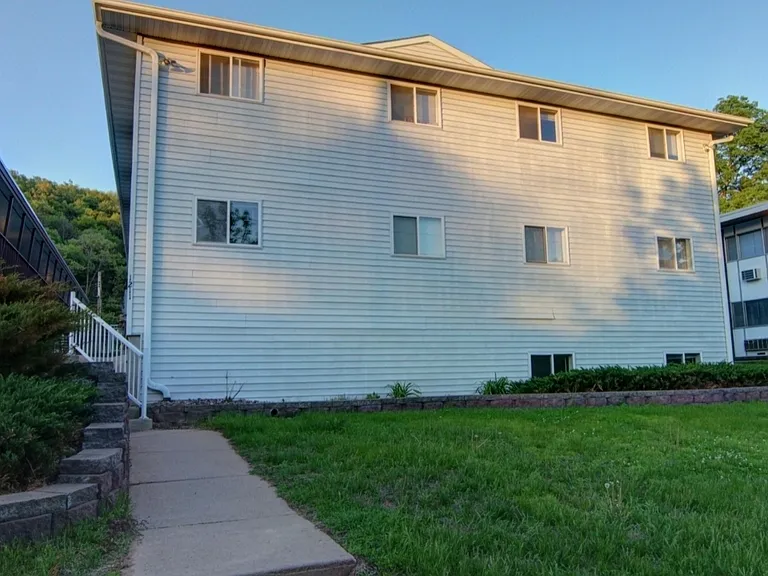 1211 S Dewey St — Photo 1