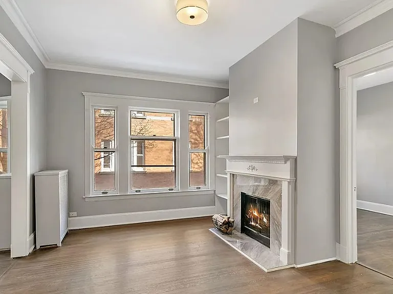 633 W Barry Ave #2I — Photo 5