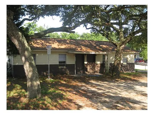 693 Tyner St #A Photo 1