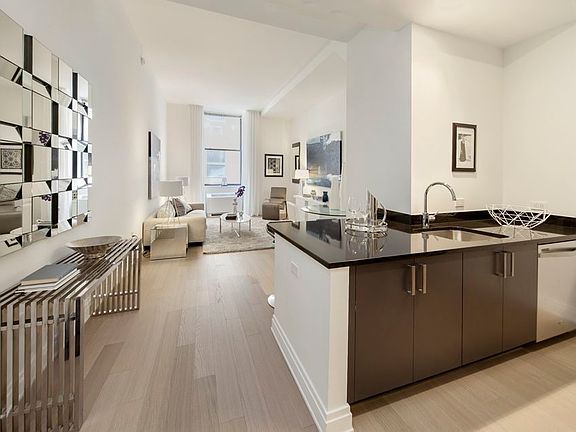 4th image of 70 Pine St APT 807