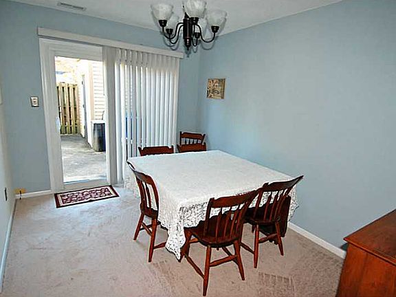 3rd image of 1805 Carlton E