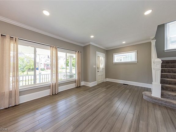 4th image of 1614 Robinwood Ave