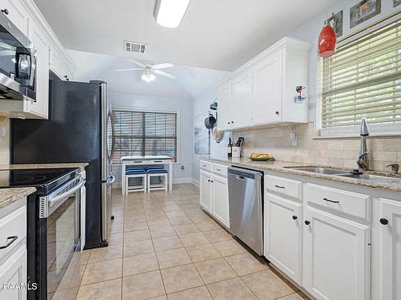 5th image of 103 Meadow Glen Dr