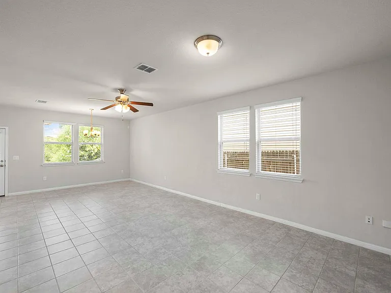 383 Eagle Brook Ln — Photo 4