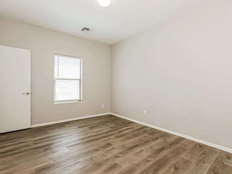 1733 E Silversmith Trl — Photo 13