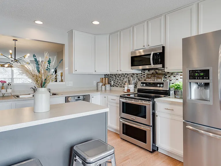 15028 Farnham Ave N — Photo 16