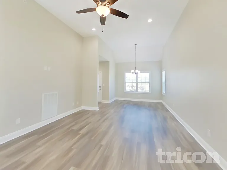 109 Jesse Dr — Photo 3