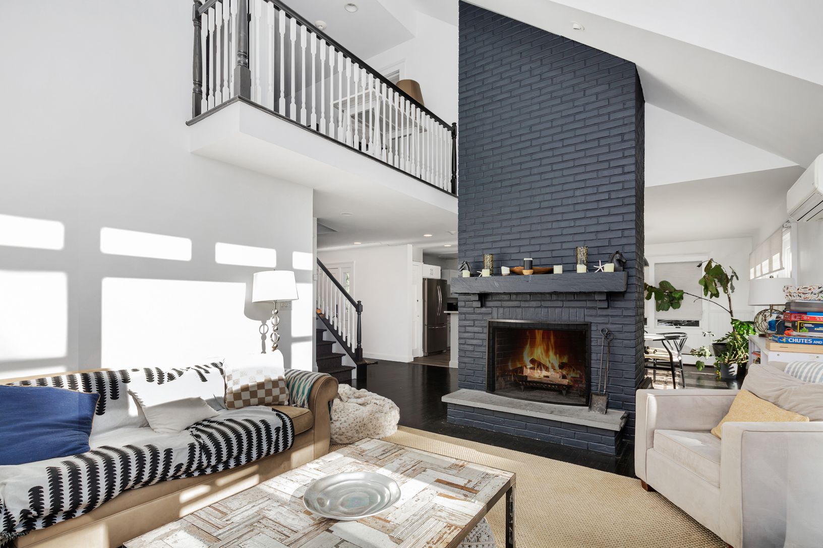  Wood burning fireplace, fantastic entertaining living room